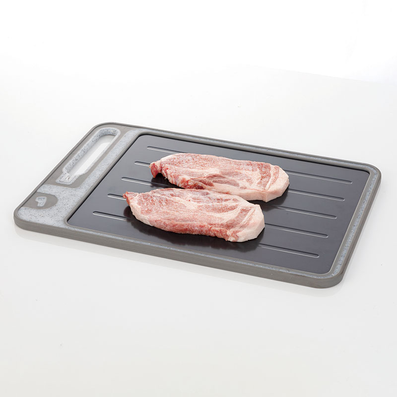 ●マルチに使える 解凍プレート付まな板 Ｍ 4571619833182×1