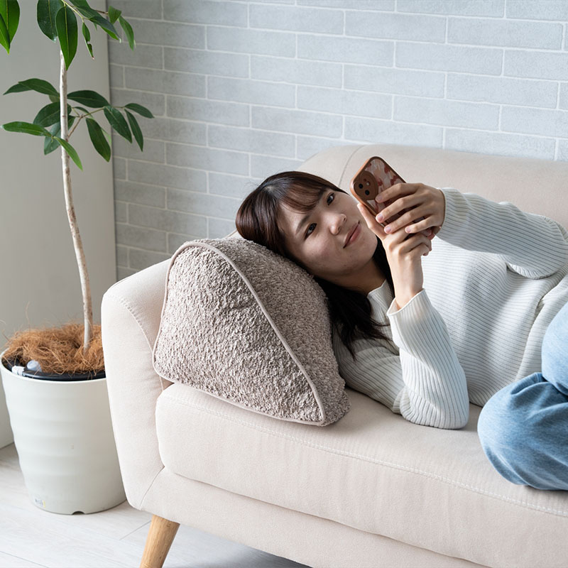 よりりかかりクッション ラクーサ 55×35×25cm ベージュ