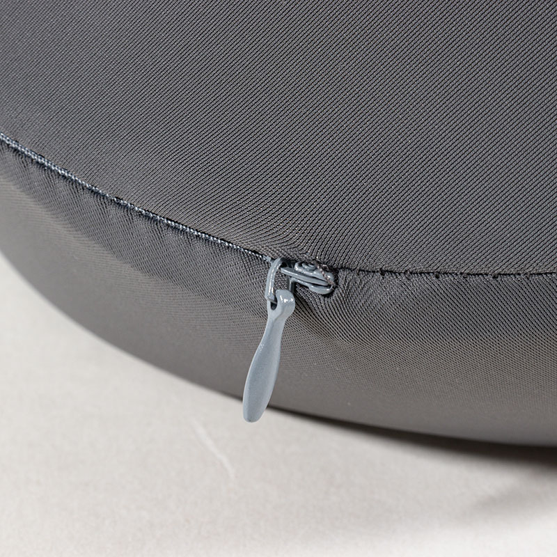 フィットするネックピロー グレー