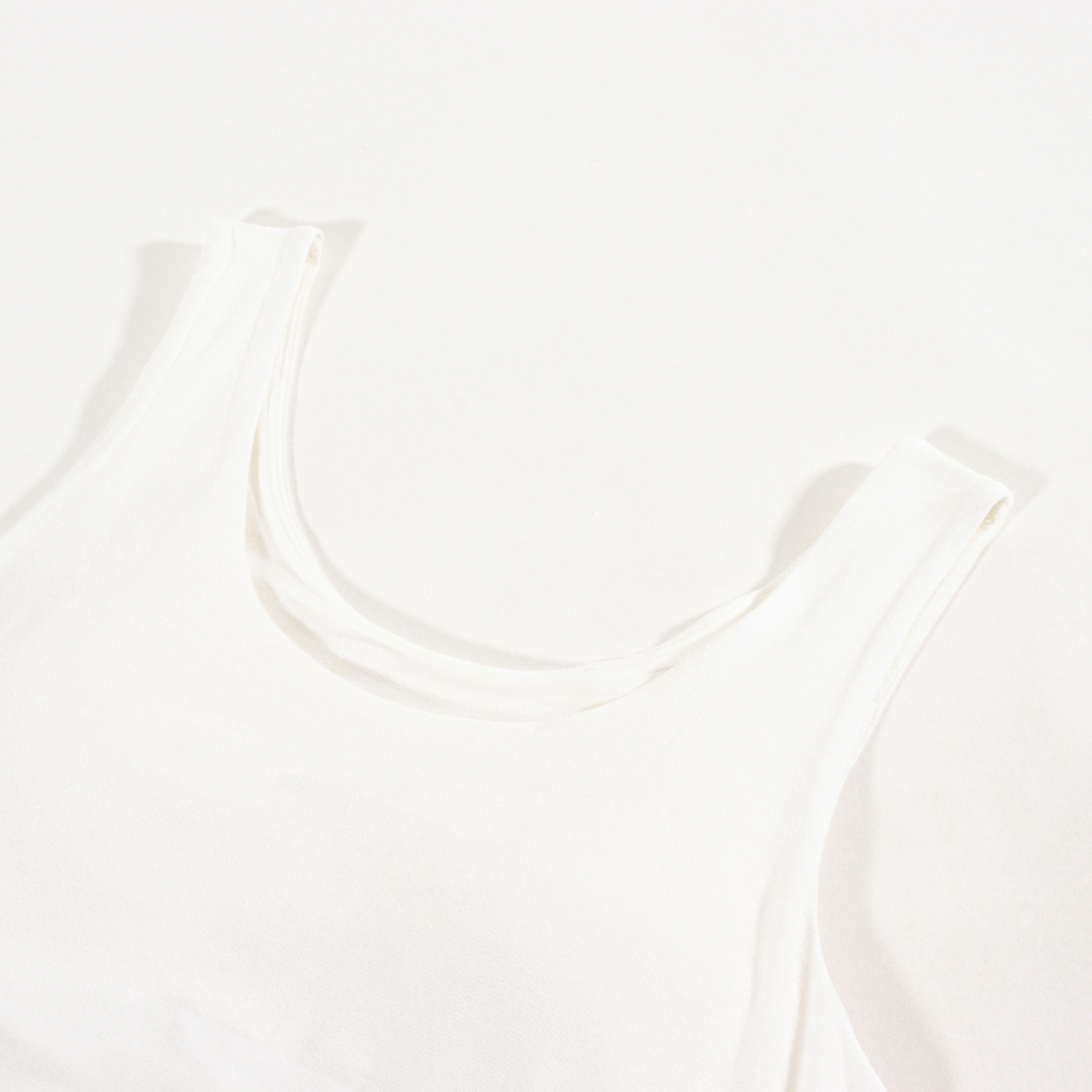 レディース 潤肌 カップ付インナー タンクトップ オフホワイト