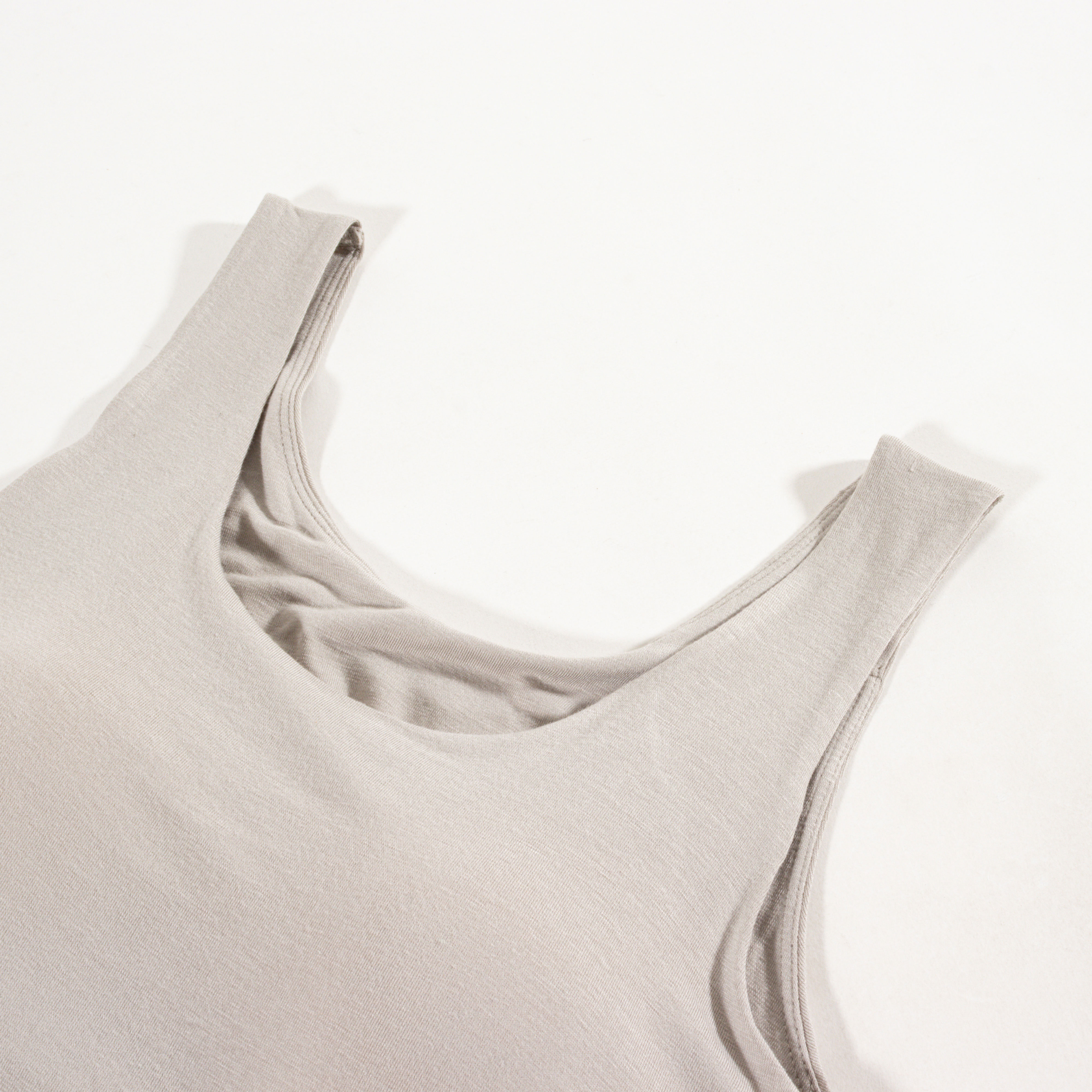 レディース 潤肌 カップ付インナー タンクトップ グレージュ