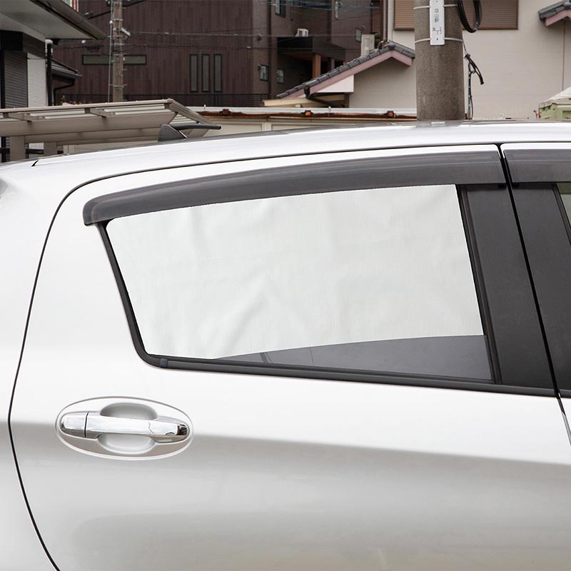 車内の温度が上がりにくい マグネットメッシュカーテン M 約幅70×高さ52cm 2枚入