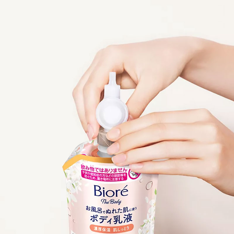 ビオレ ザ ボディ お風呂でぬれた肌に使うボディ乳液 肌すべすべ 無香料 本体セット 285mL