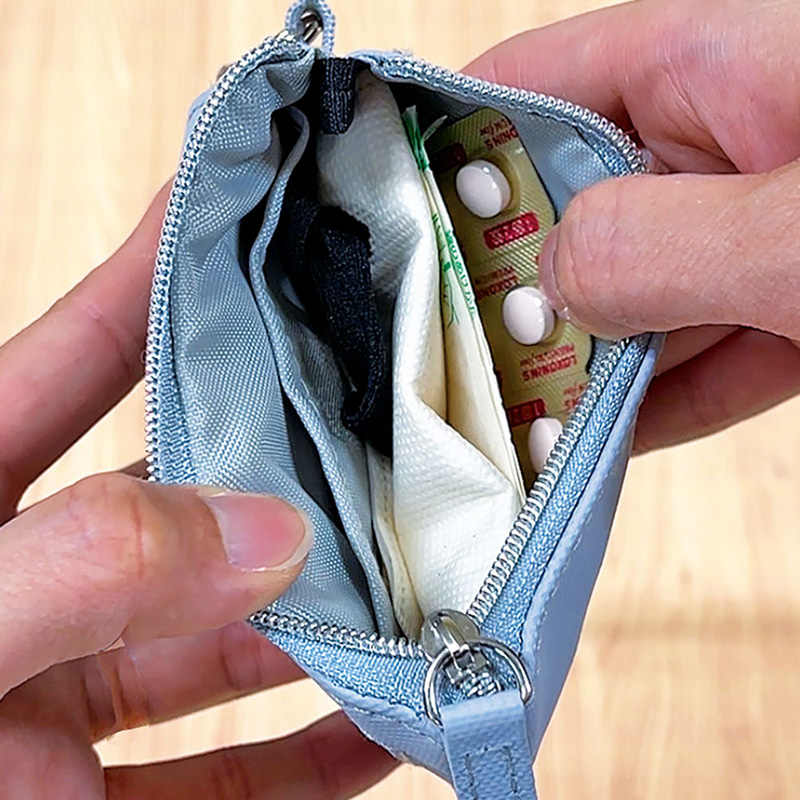 モシモノ 非常用品を携帯できるパスケース グレー キーリング・緊急連絡カード付