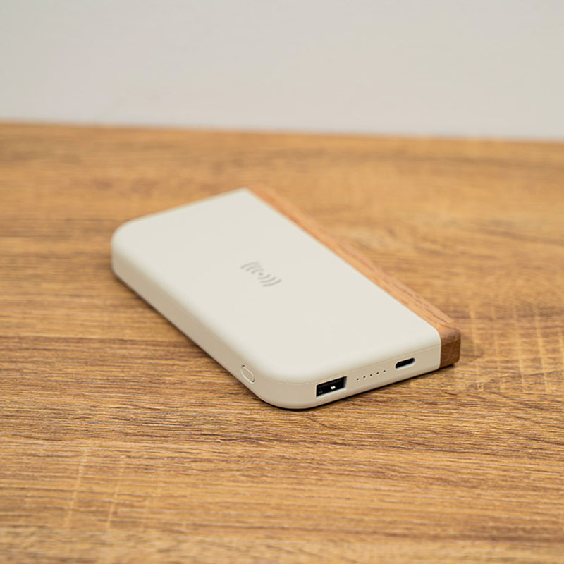 ★モバイルバッテリー 10000mAh ワイヤレス充電機能付 PD準拠 RE-EA002