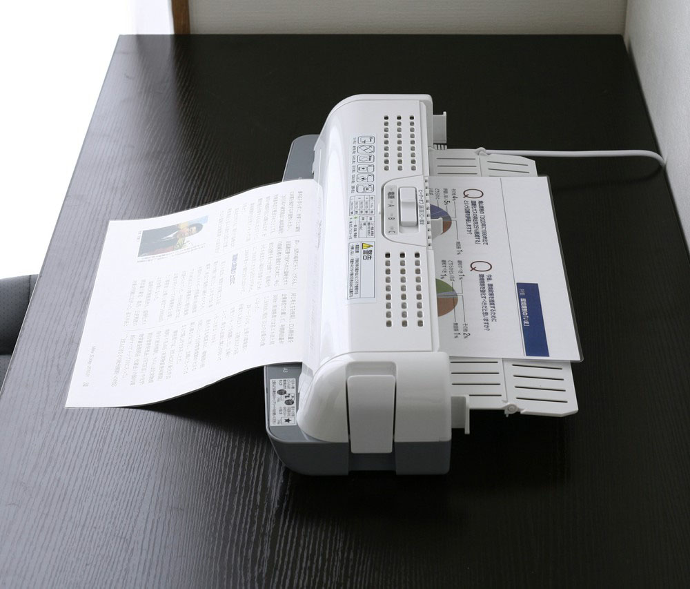 省スペースラミネーター 白／灰