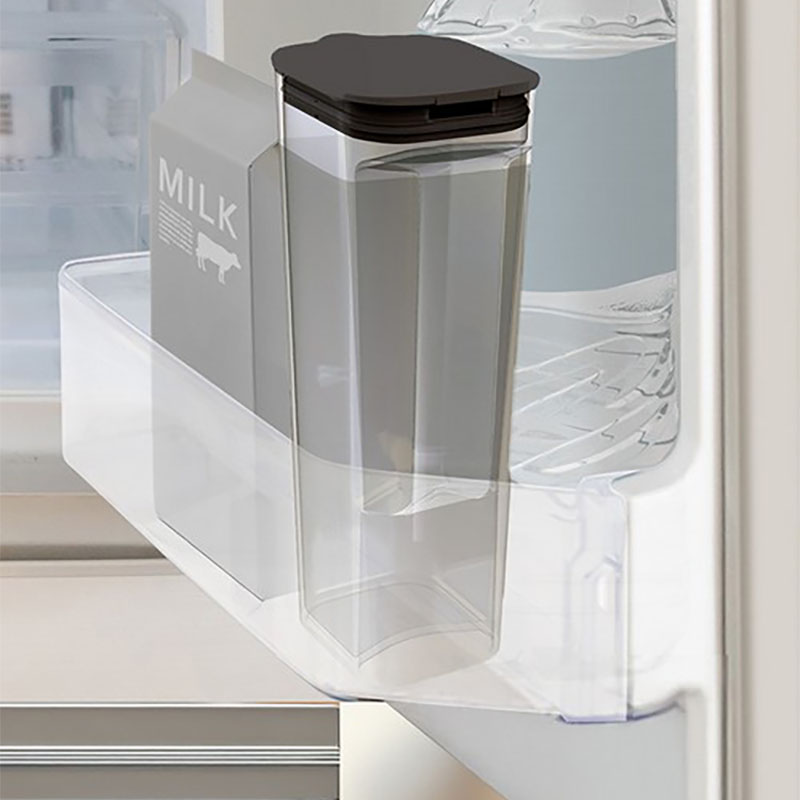 ドアポケットに収まる冷水筒 1.1L ブラック