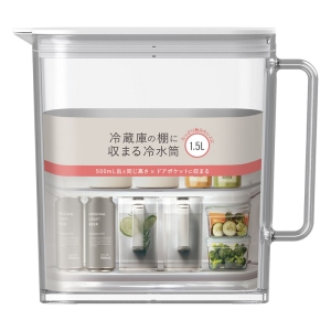 冷蔵庫の棚に収まる冷水筒 1.5L 食洗器対応 取っ手付き ホワイト