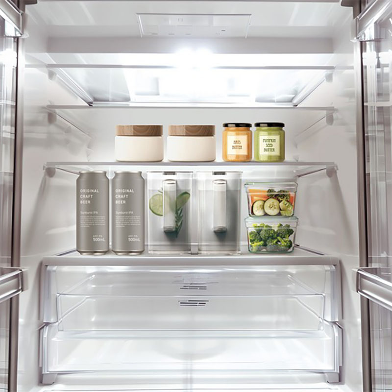 冷蔵庫の棚に収まる冷水筒 1.5L 食洗器対応 取っ手付き ホワイト