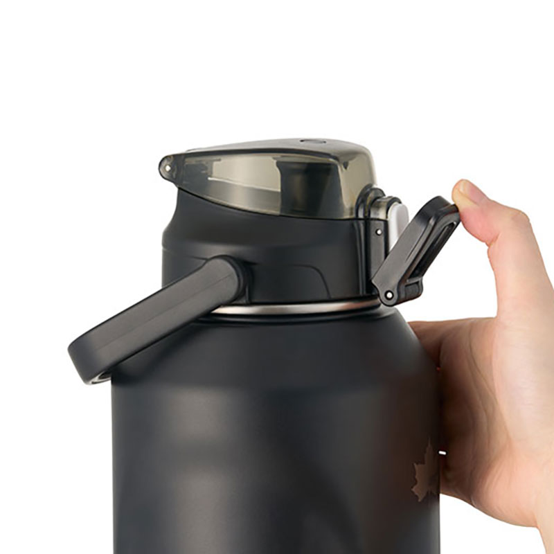 【5月下旬入荷予定】ThermoWall 真空断熱ラージアイスドリンクボトル撃飲 1800 ブラック