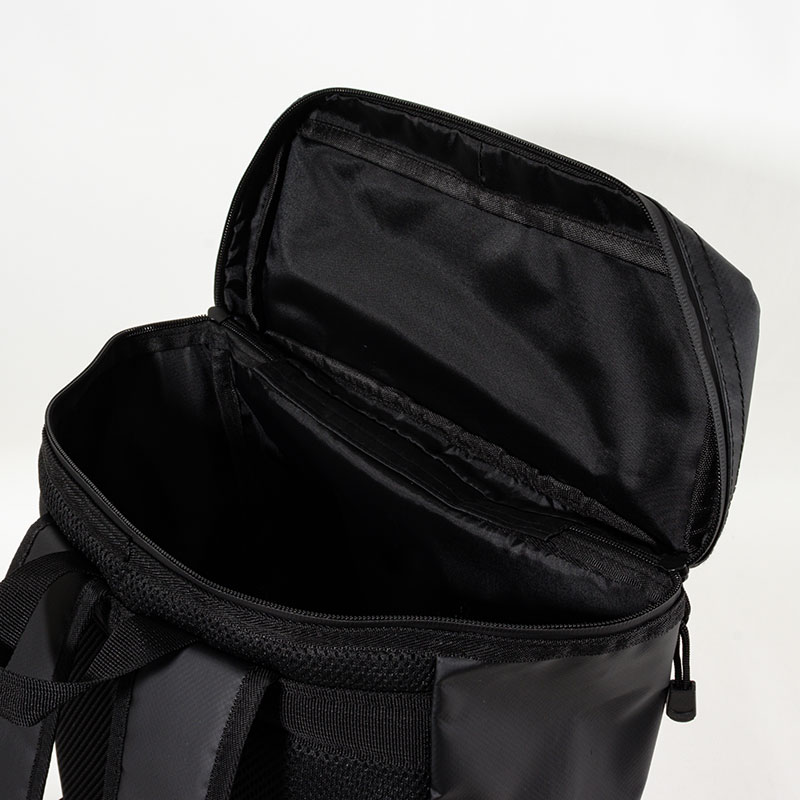 FILA スクエアリュックサック 20L ブラック